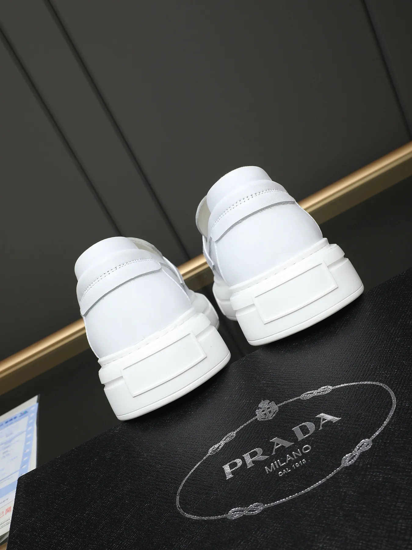 Men's Men's Shoes 💰500 Prada/Prada Men's new casual shoes, this upper is made of imported calfskin + sheep lining! The outsole is made of non-slip foam outsole, which feels good on your feet and is a fashionable and stylish item!  Size: 38-44 (45 customized)